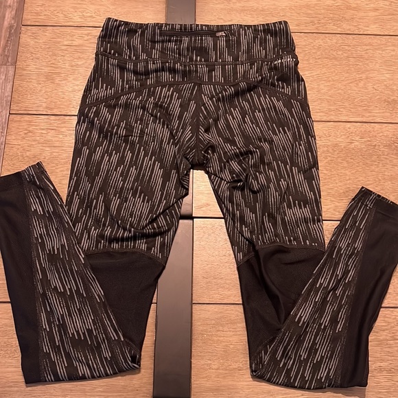 Black and Gray Nike Running Leggings Size Small - Picture 3 of 4